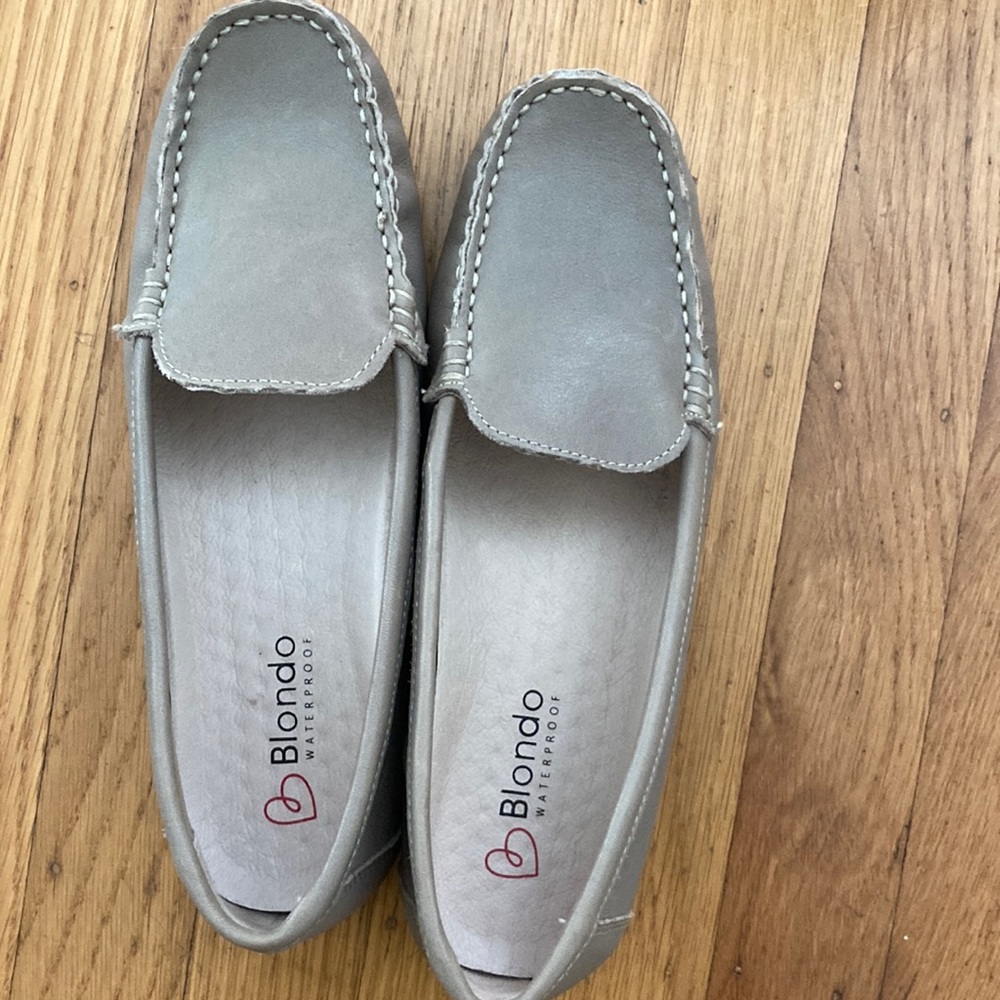 Taupe blondo loafer flats - NEW